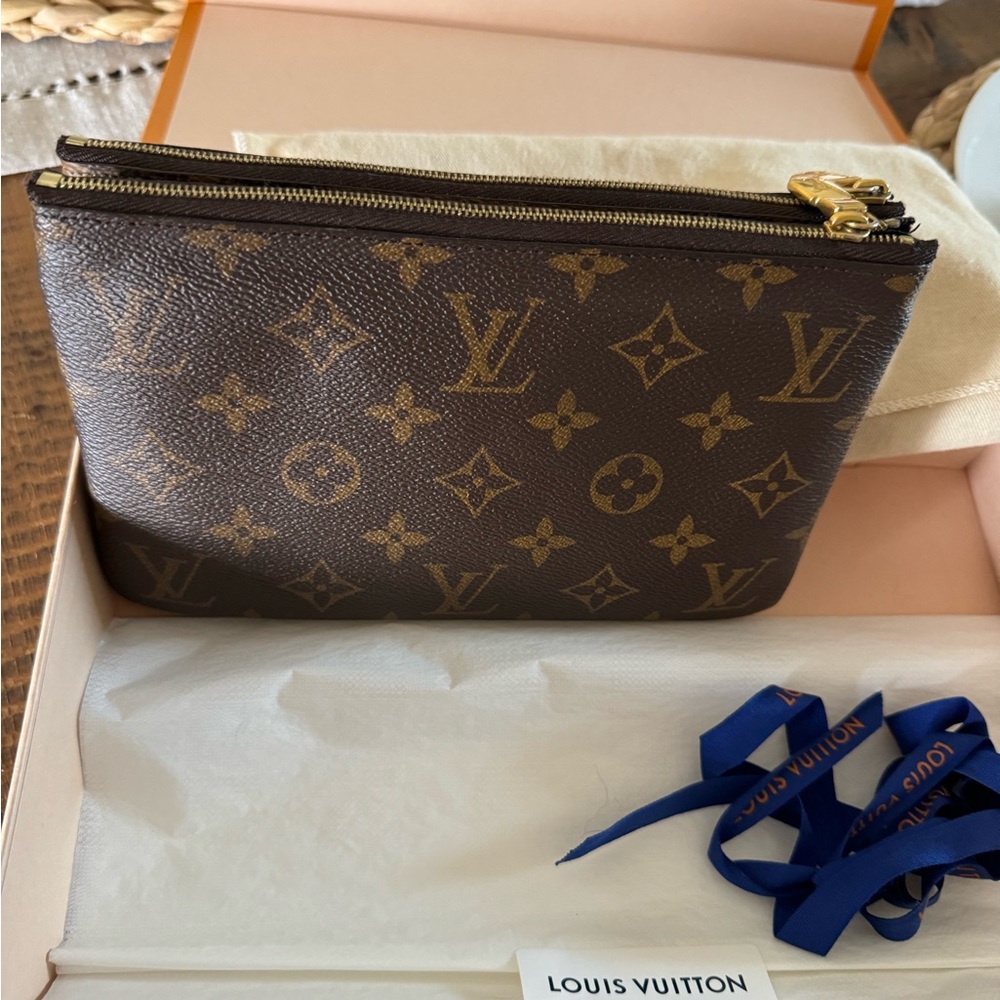 LV reverse monogram double zip pochette